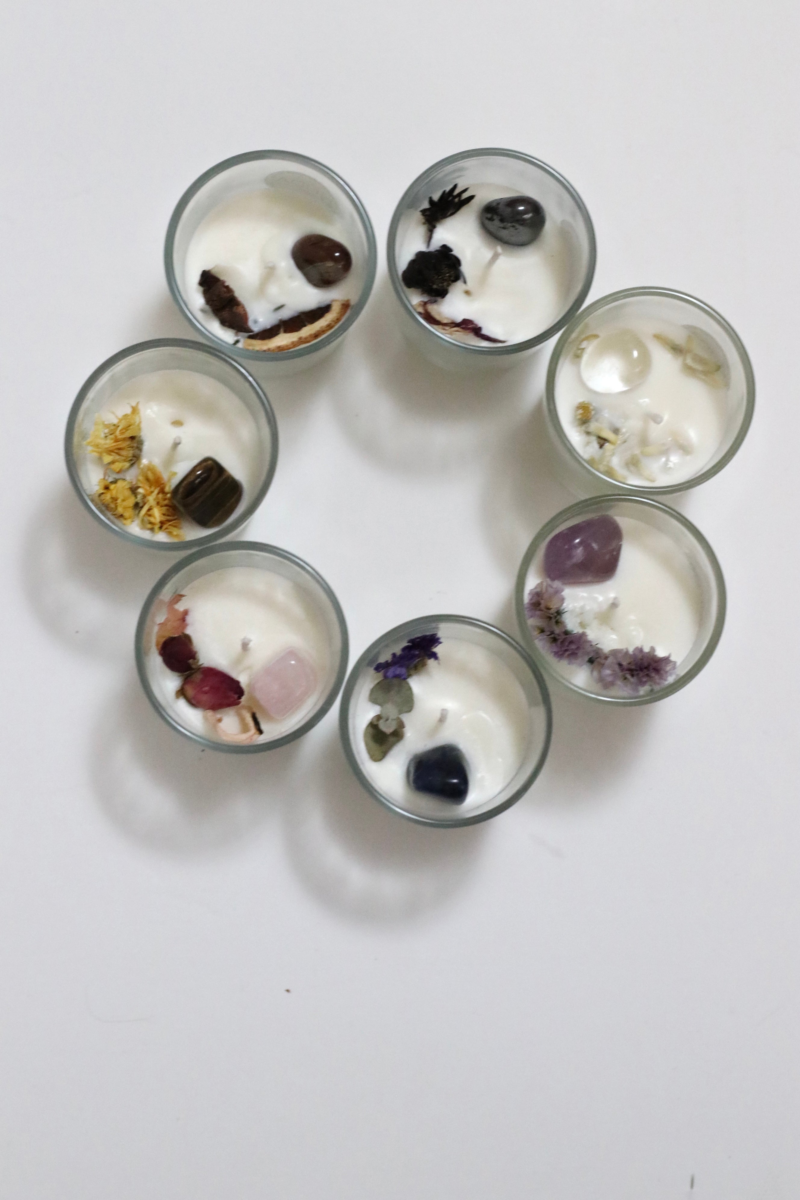 Set di candele artigianali in cera di soia - 7 essenze - 7 cristalli - 7 colori